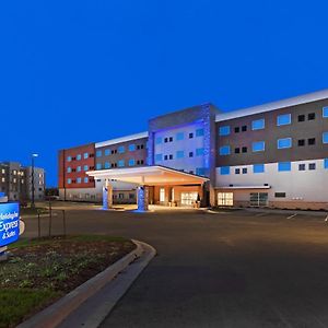 Holiday Inn Express & Suites - Lenexa - Overland Park Area By Ihg